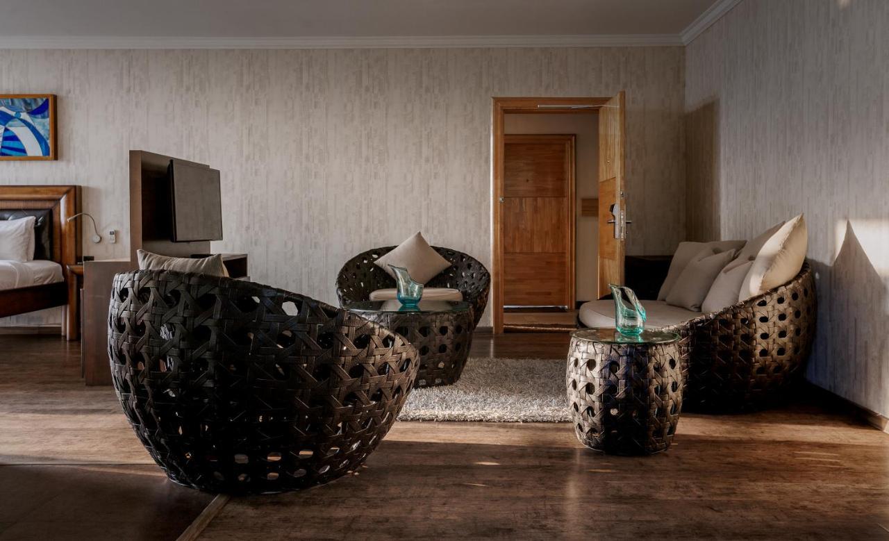 The Panoramic Getaway Hotell Munnar Eksteriør bilde The interior of a suite at the Mandarin Oriental, Munich