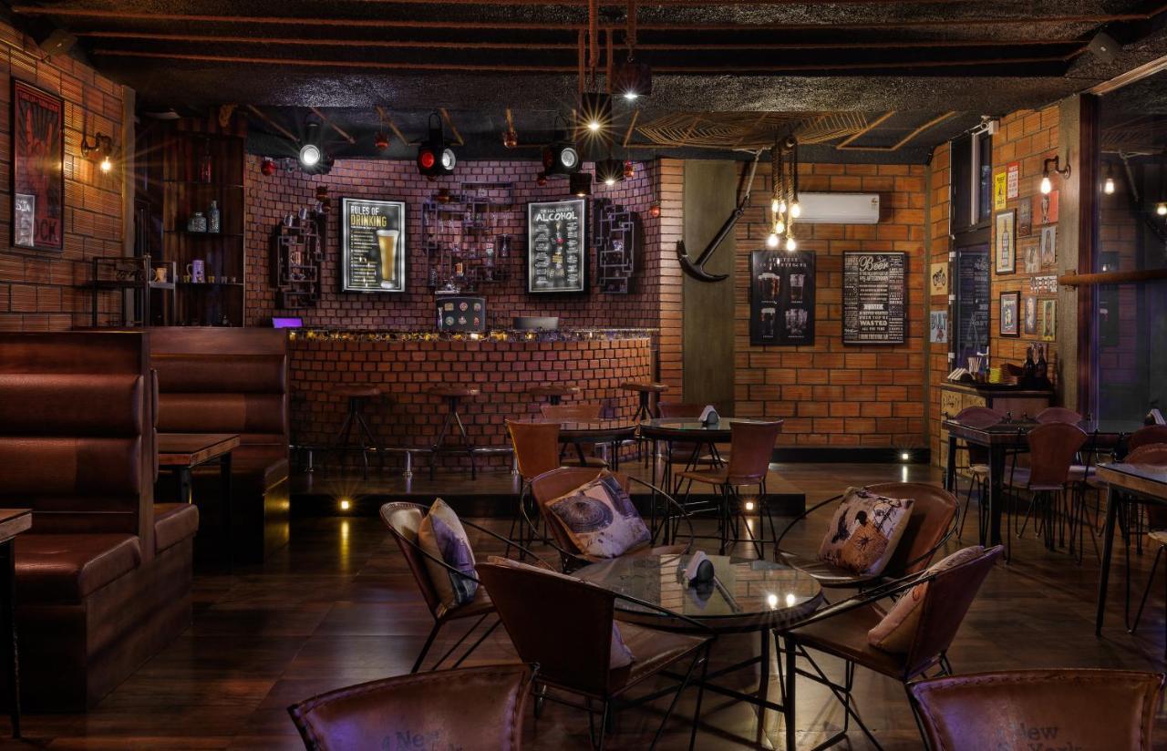 The Panoramic Getaway Hotell Munnar Eksteriør bilde The interior of the bar