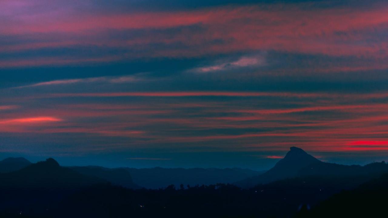 The Panoramic Getaway Hotell Munnar Eksteriør bilde Sunset over the Sierra de los Caracoles