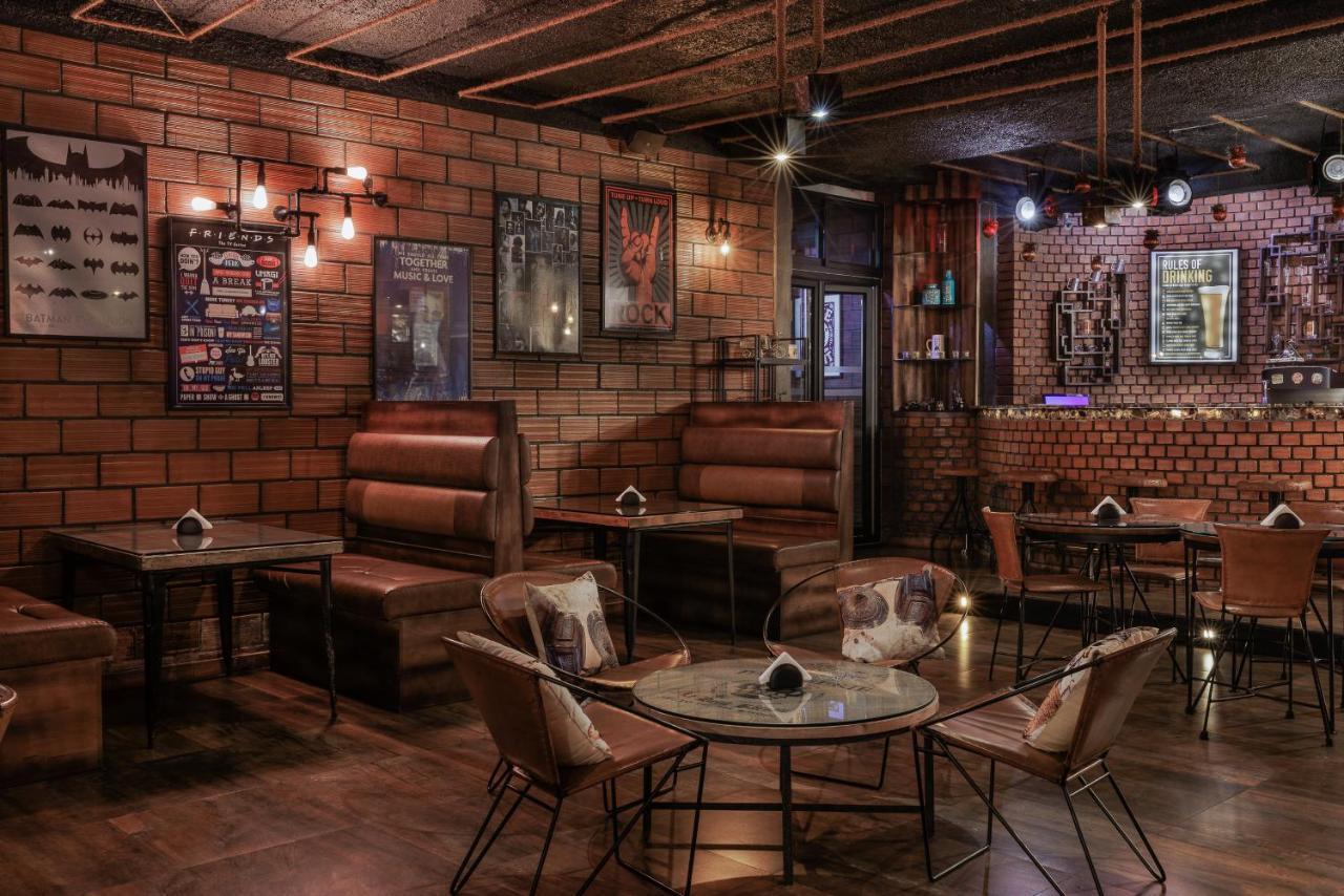 The Panoramic Getaway Hotell Munnar Eksteriør bilde The interior of a restaurant in Dhaka, Bangladesh
