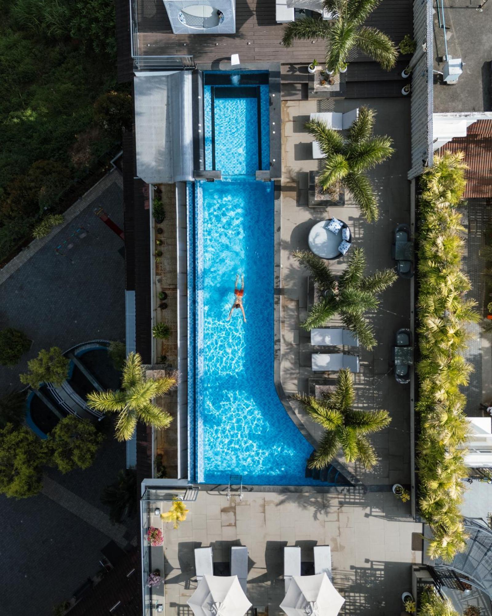The Panoramic Getaway Hotell Munnar Eksteriør bilde Aerial view of the pool