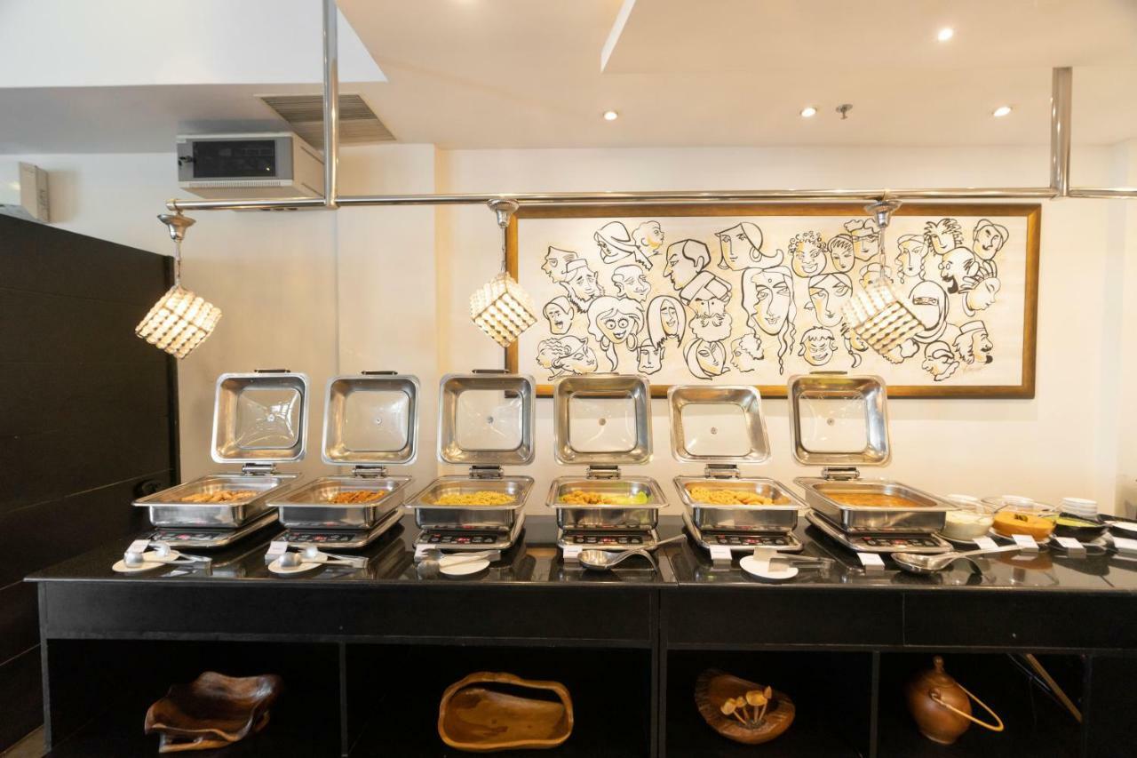 The Panoramic Getaway Hotell Munnar Eksteriør bilde A chafing dish buffet