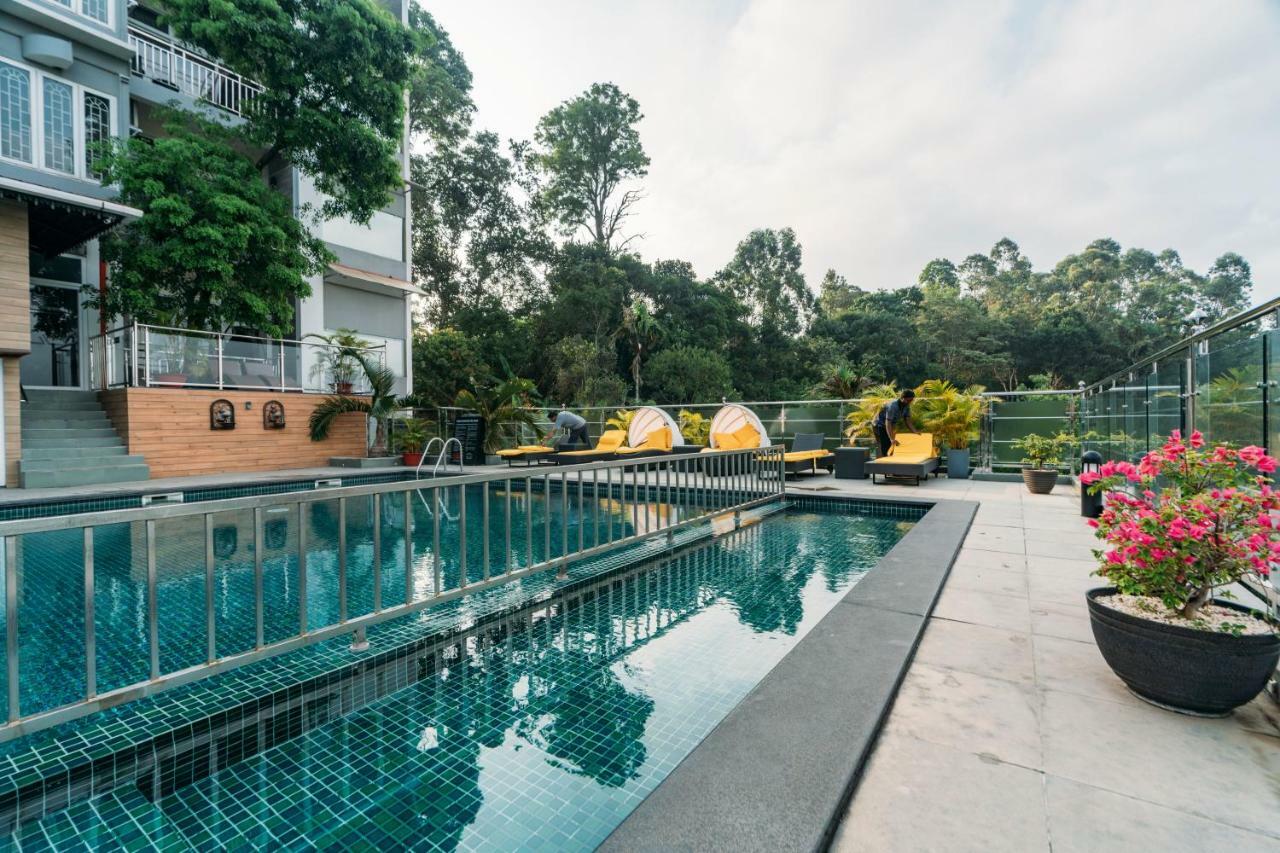 The Panoramic Getaway Hotell Munnar Eksteriør bilde The swimming pool at the hotel